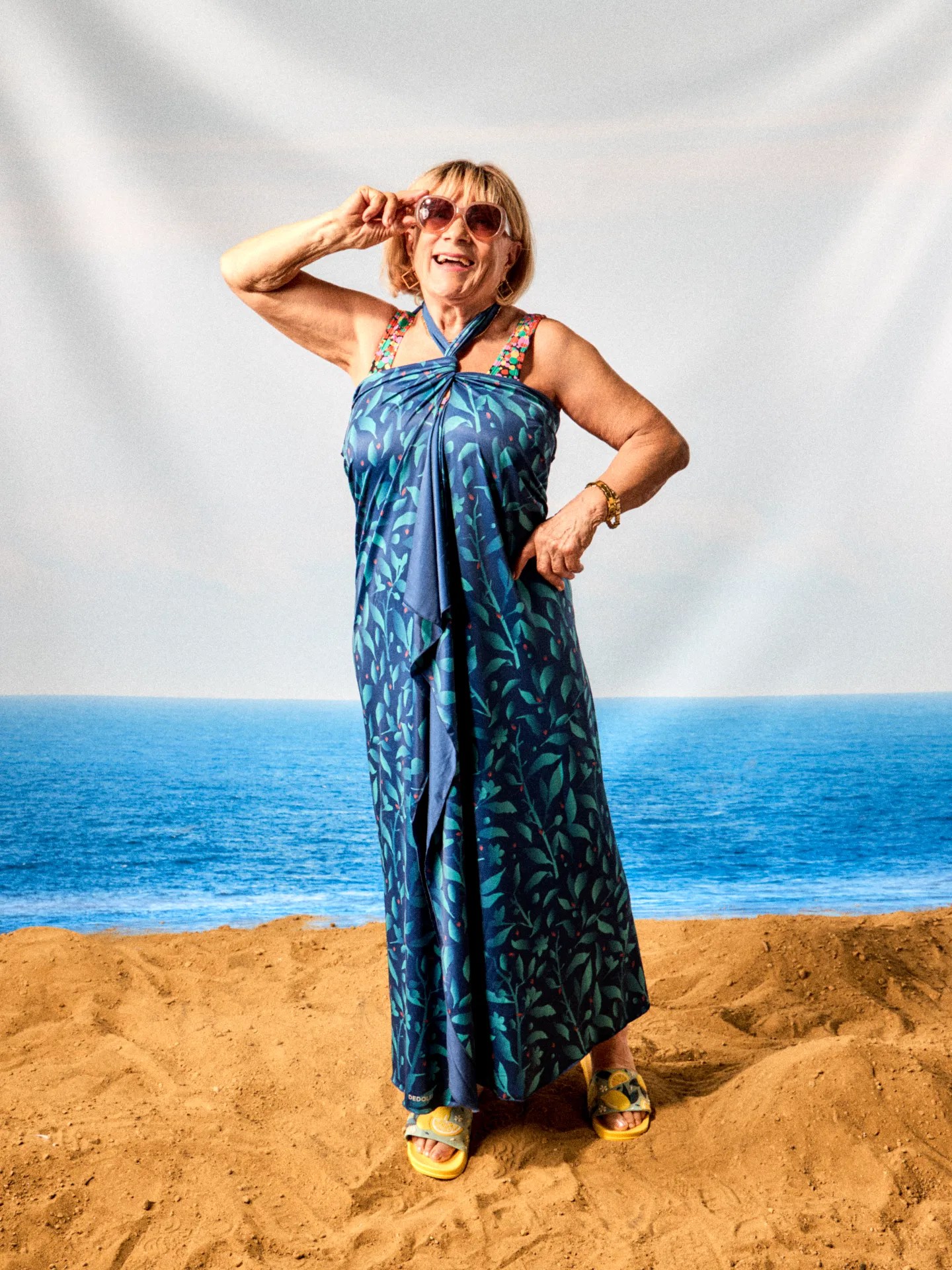 Vrolijke strandsarong Turquoise bloemen - Image 3