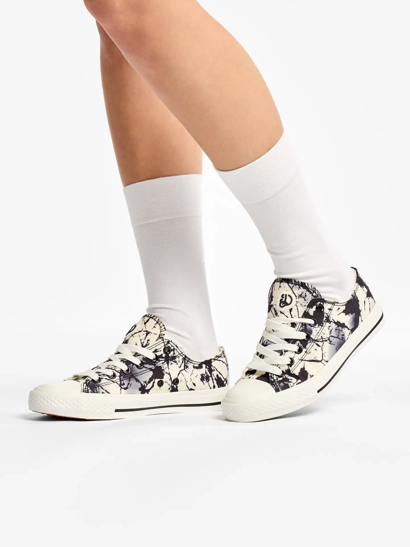Vrolijke canvas schoenen Zwart-witte vlekken - Image 5