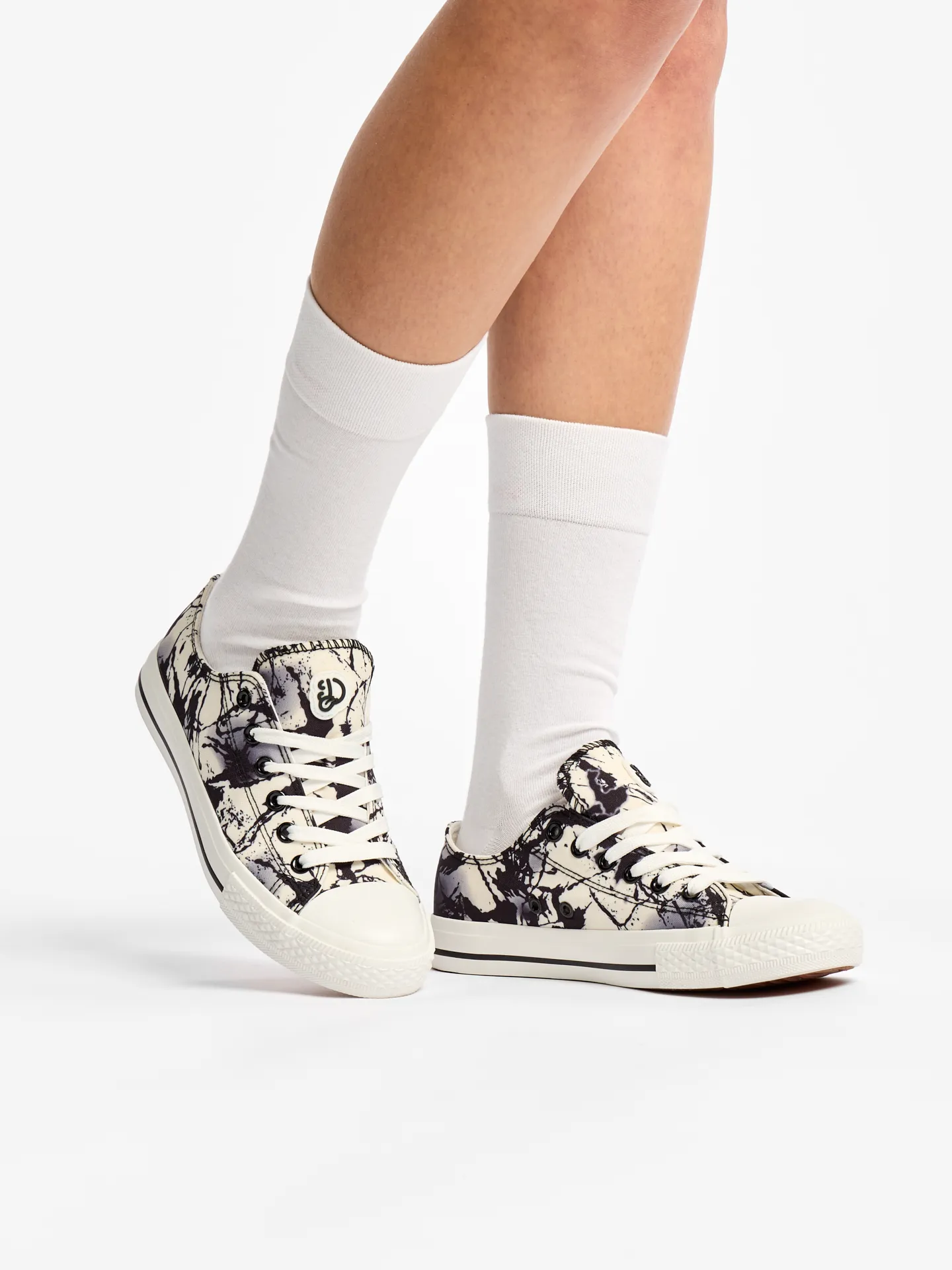 Vrolijke canvas schoenen Zwart-witte vlekken - Image 6