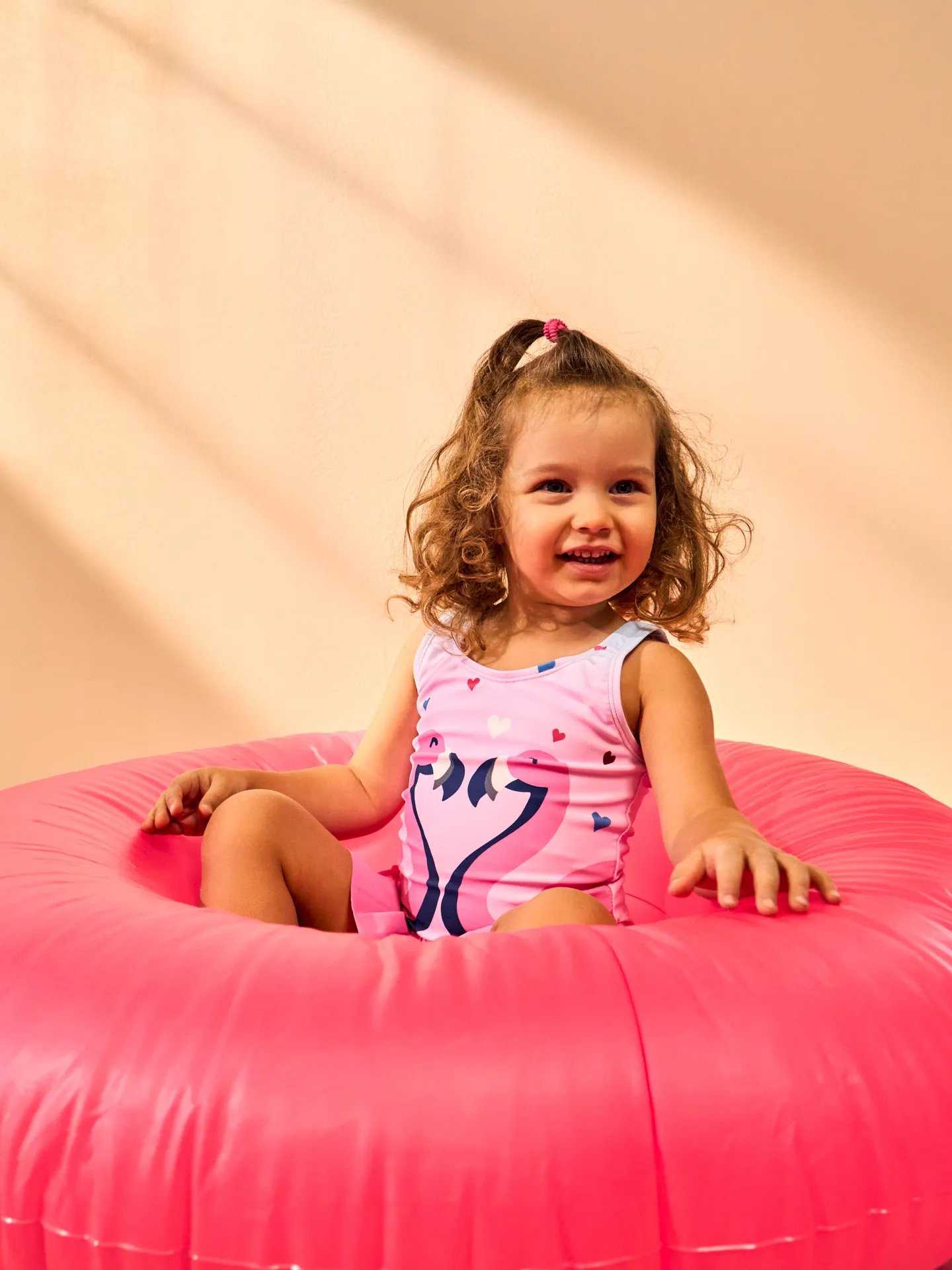 Vrolijk badpak voor meisjes Flamingo's en hartjes - Image 3