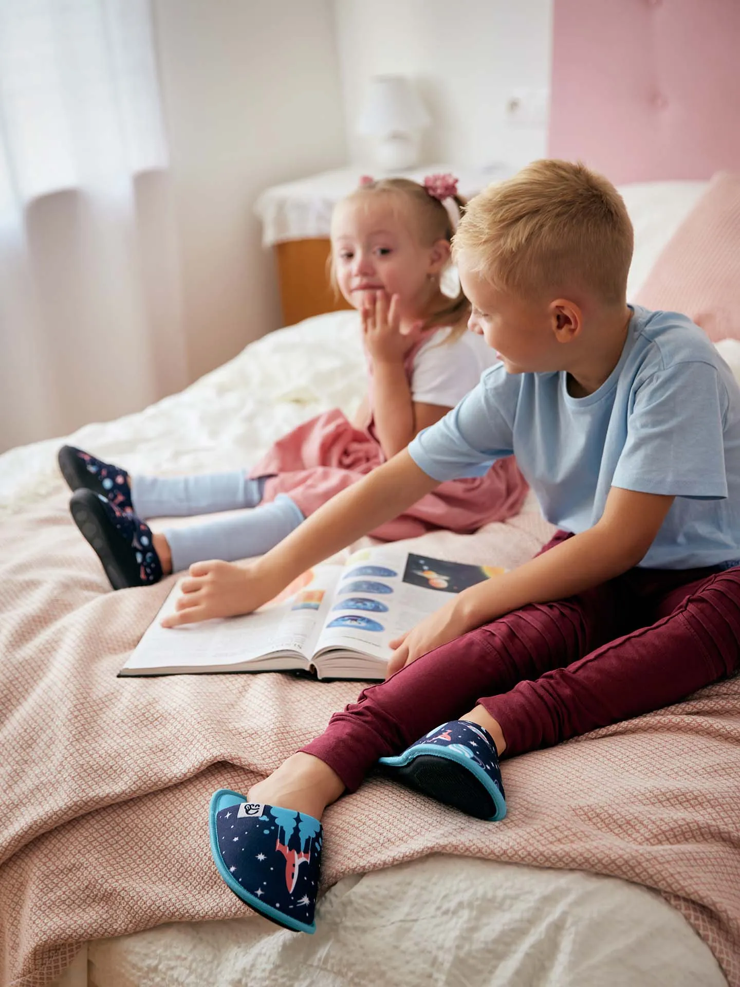 Vrolijke kinderslippers Planeten - Image 6