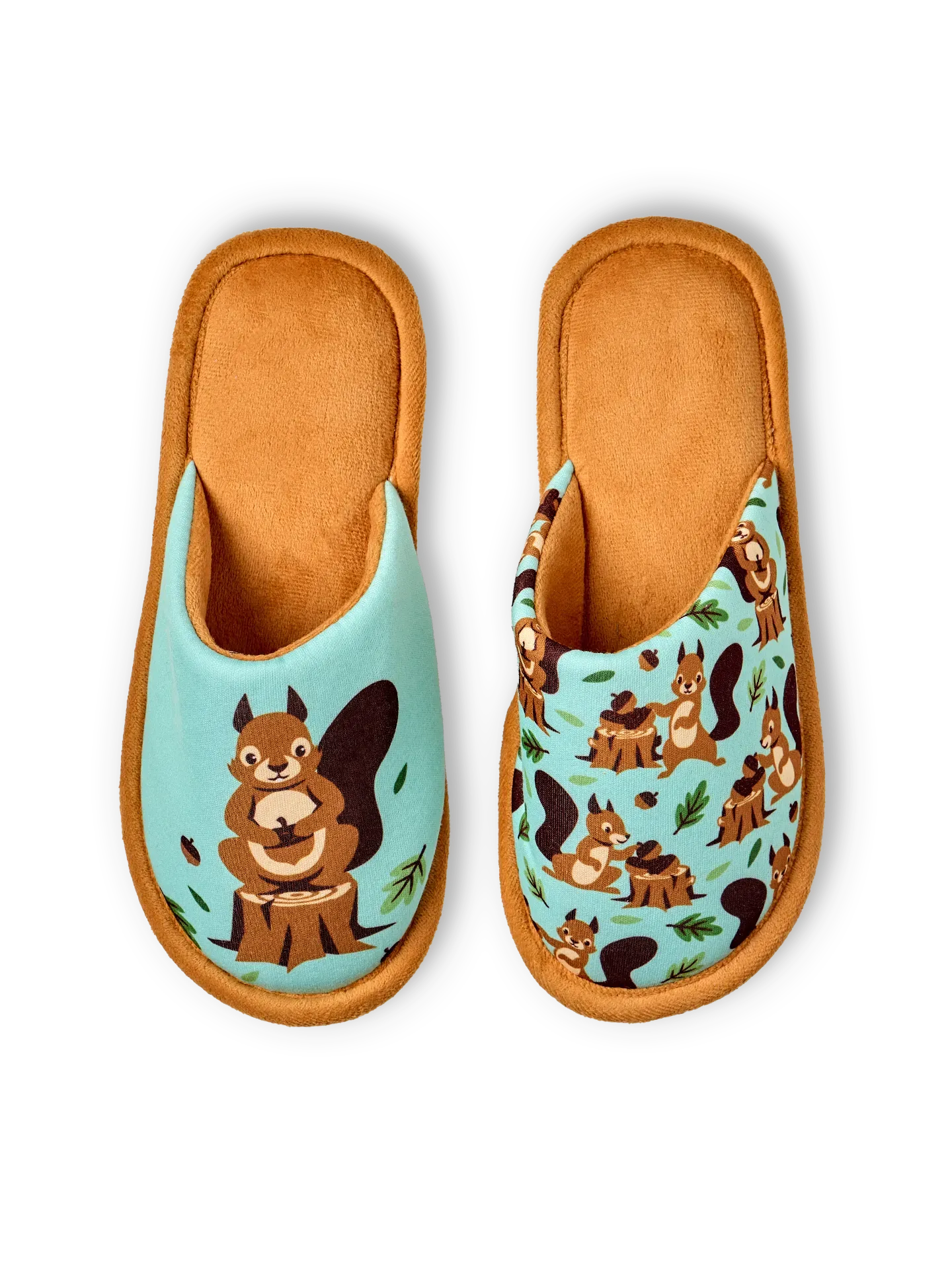 Vrolijke slippers Eekhoorn in het bos
