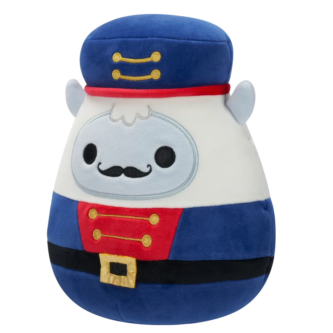 Squishmallows Yuri de witte Yeti in blauw notenkrakerpak, 20 cm - Image 2